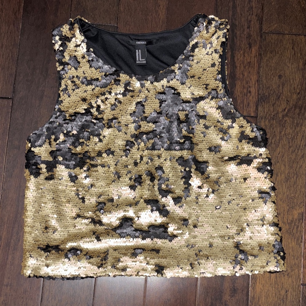 Gold & Black Sequin Flip Top. Size Medium